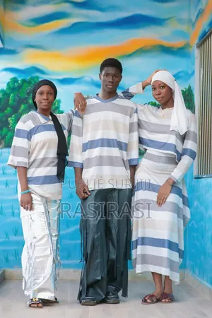 Vêtements Hommes Et Femmes