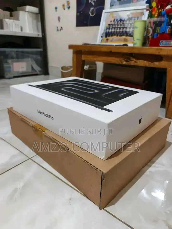 Nouveau Apple MacBook Pro 2025 M5 16GB Apple M5 Max SSD 1T