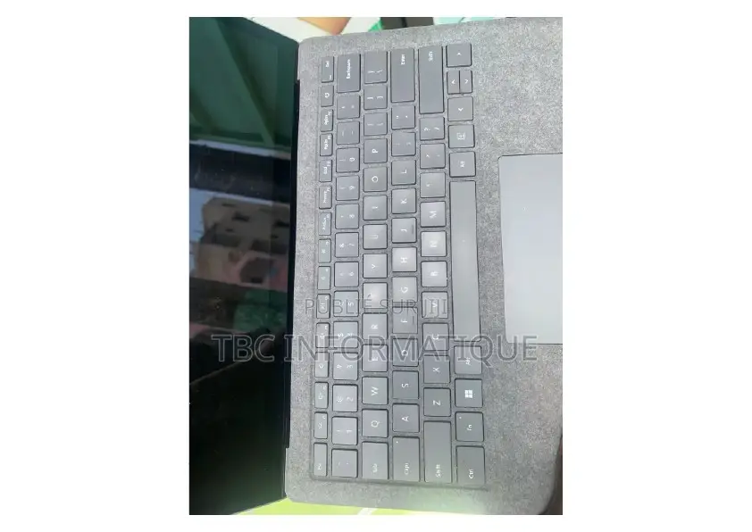 Nouveau Microsoft Surface Laptop 4 8GB AMD Ryzen 5 SSD 256GB