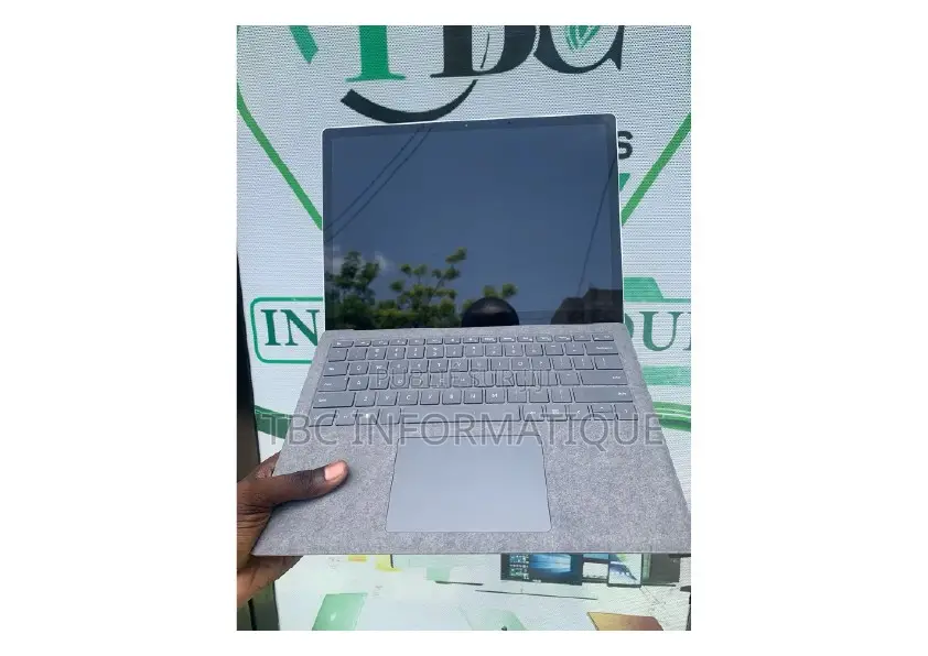 Nouveau Microsoft Surface Laptop 4 8GB AMD Ryzen 5 SSD 256GB